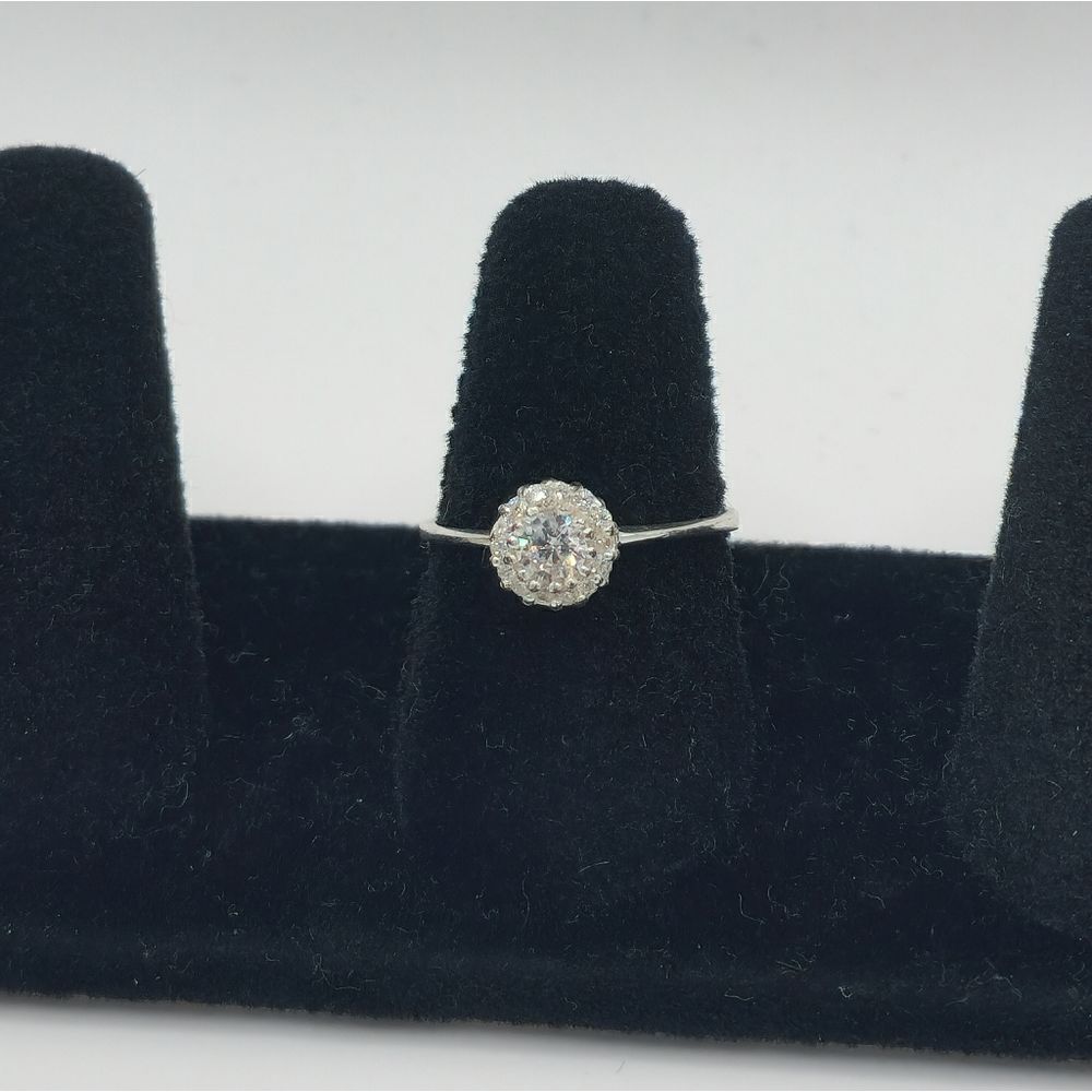 Silver round diamond ring - Picture 2 of 8